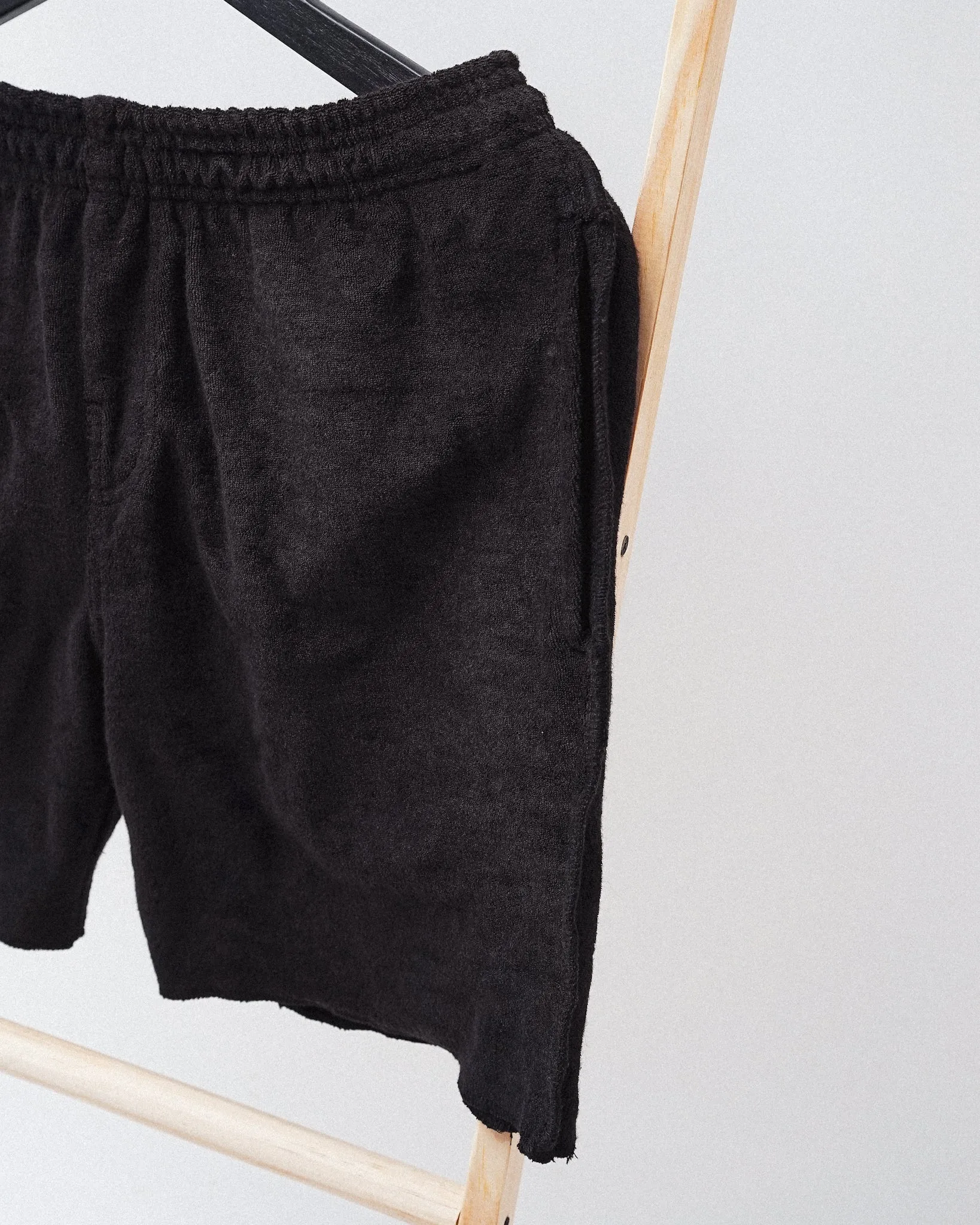 ANTHRACITE TOWEL RAW FINISH SWEATSHORTS