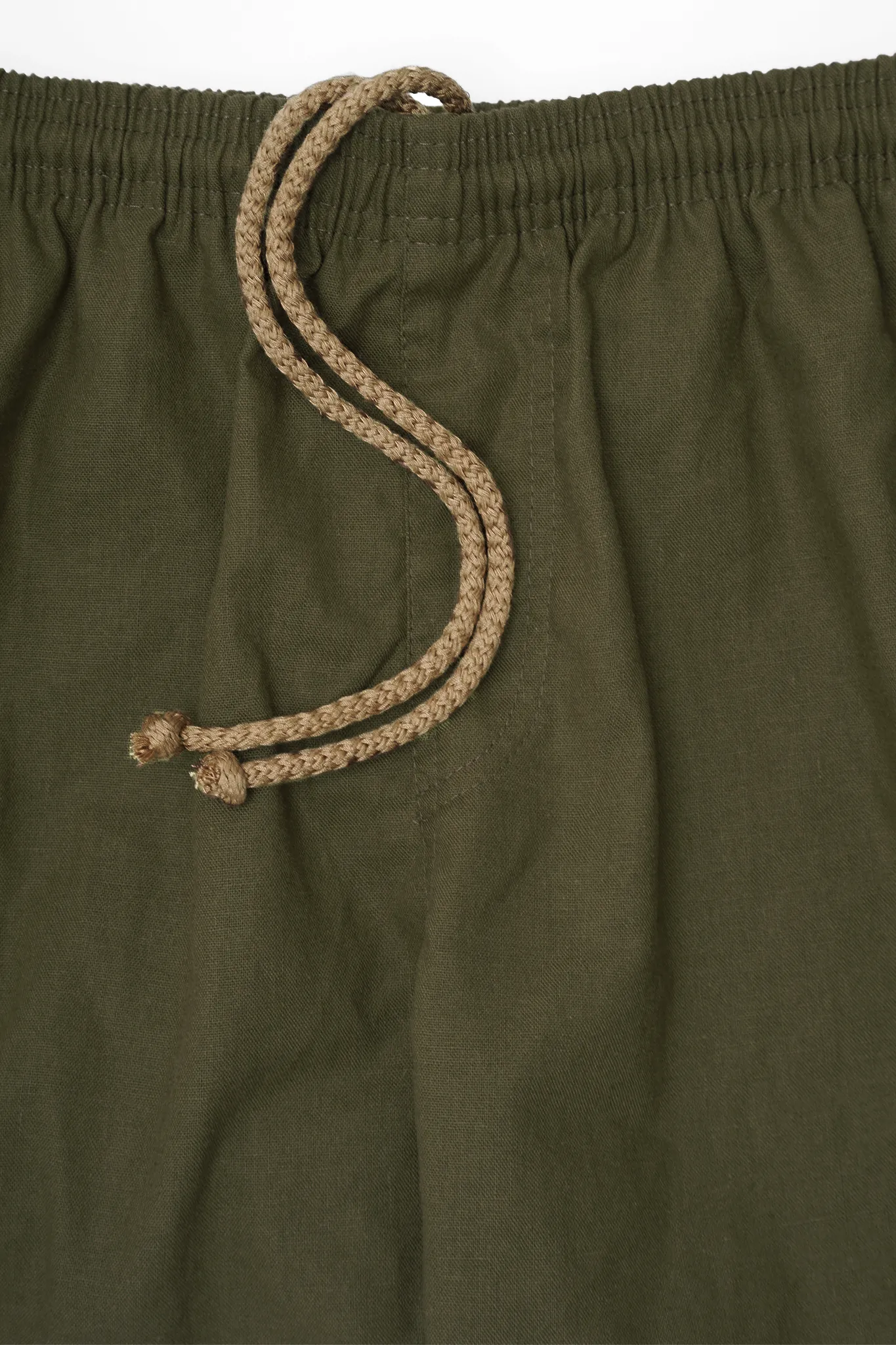 LINEN HOUSE SHORTS IN MOSS GREEN