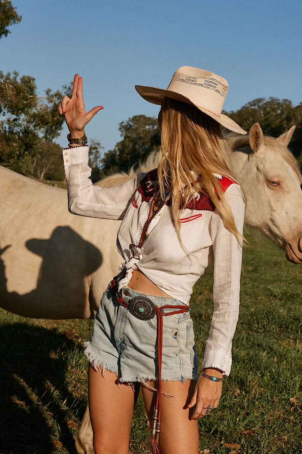 Livin’ In The Country Linen appliqué Western Blouse
