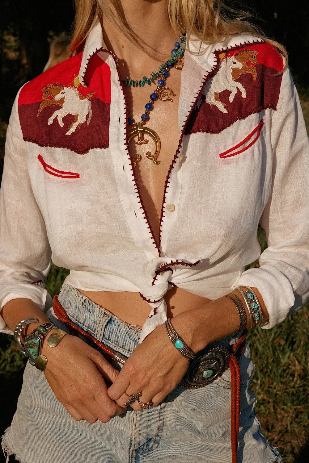 Livin’ In The Country Linen appliqué Western Blouse