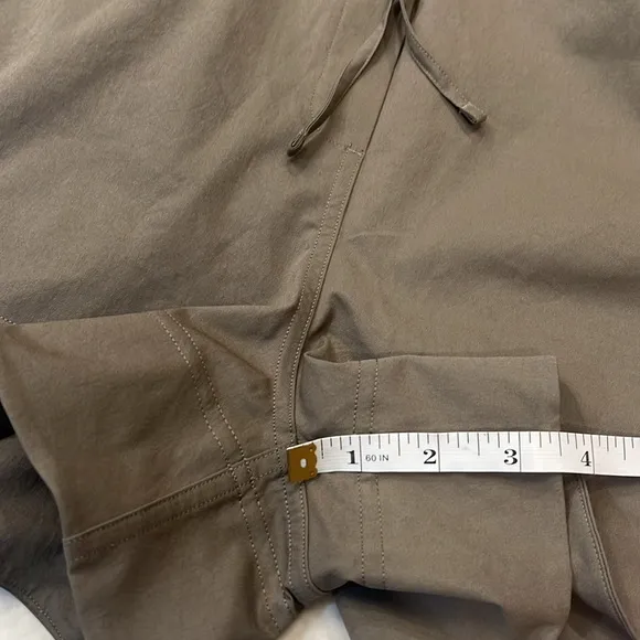 Lululemon Cinchable Waist High-Rise Woven Short 3.5&quot; Nomad Size Large