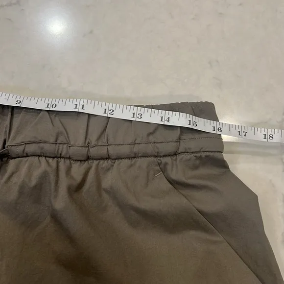 Lululemon Cinchable Waist High-Rise Woven Short 3.5&quot; Nomad Size Large