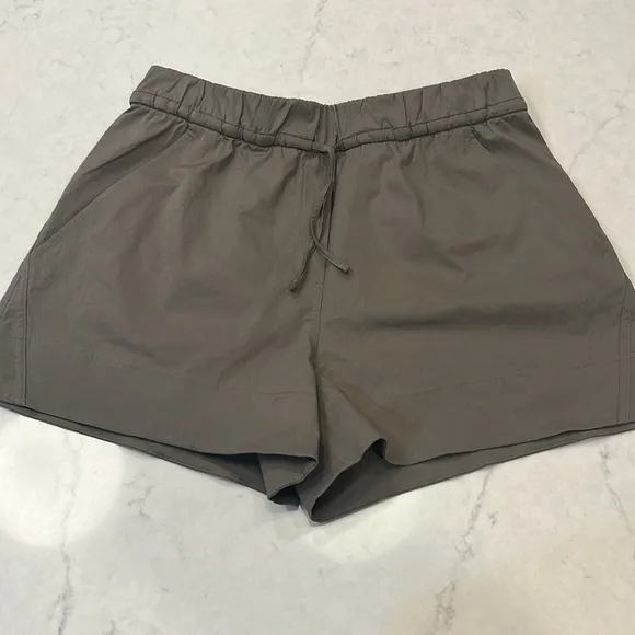 Lululemon Cinchable Waist High-Rise Woven Short 3.5&quot; Nomad Size Large