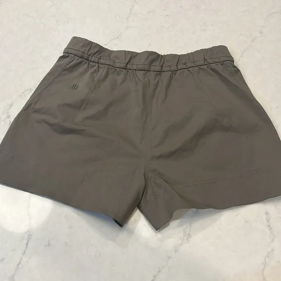 Lululemon Cinchable Waist High-Rise Woven Short 3.5&quot; Nomad Size Large