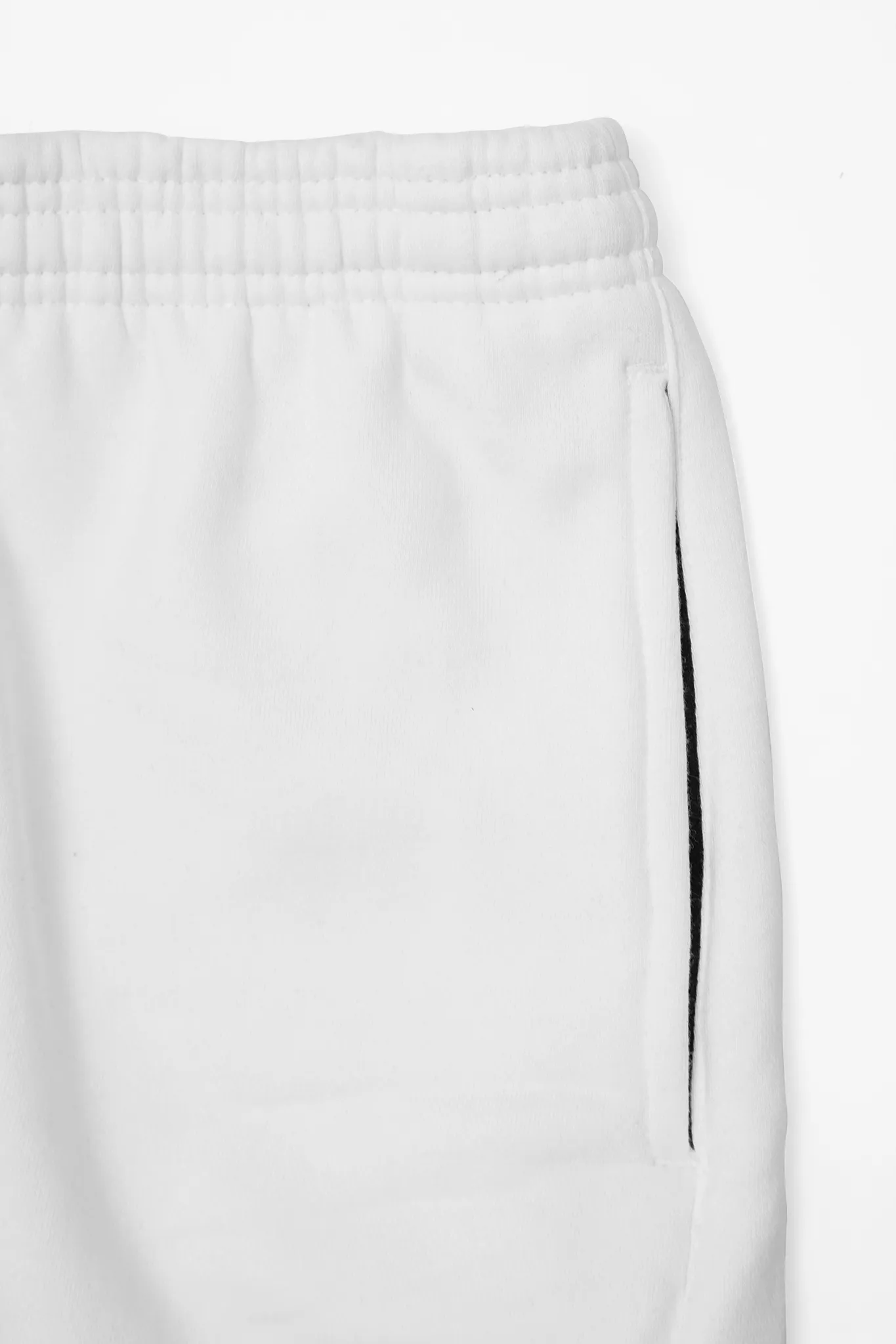 M'$ & DIAMONDS SWEATSHORTS IN WHITE