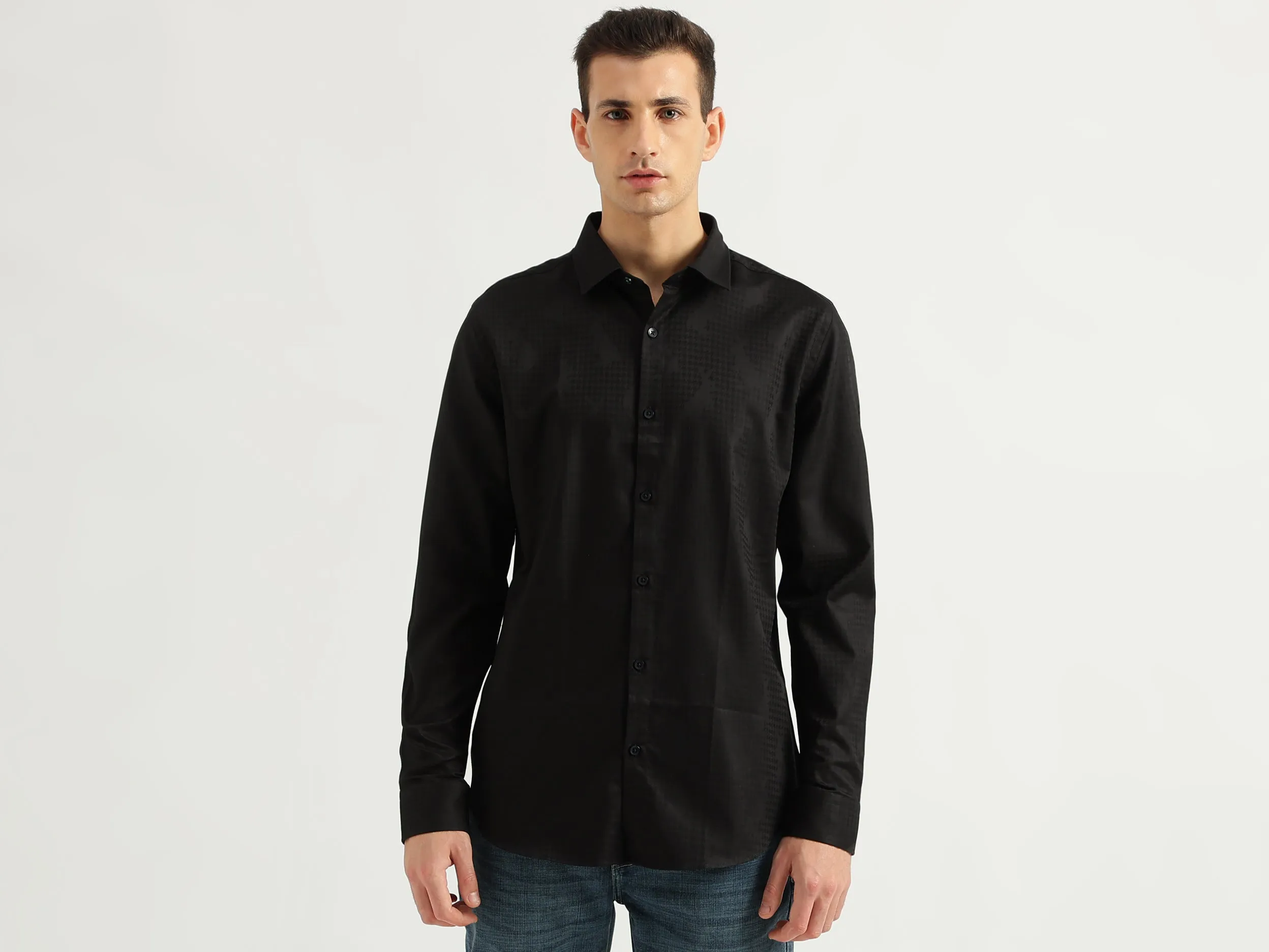 Men's Slim Fit Spread Collar Textured Shirts