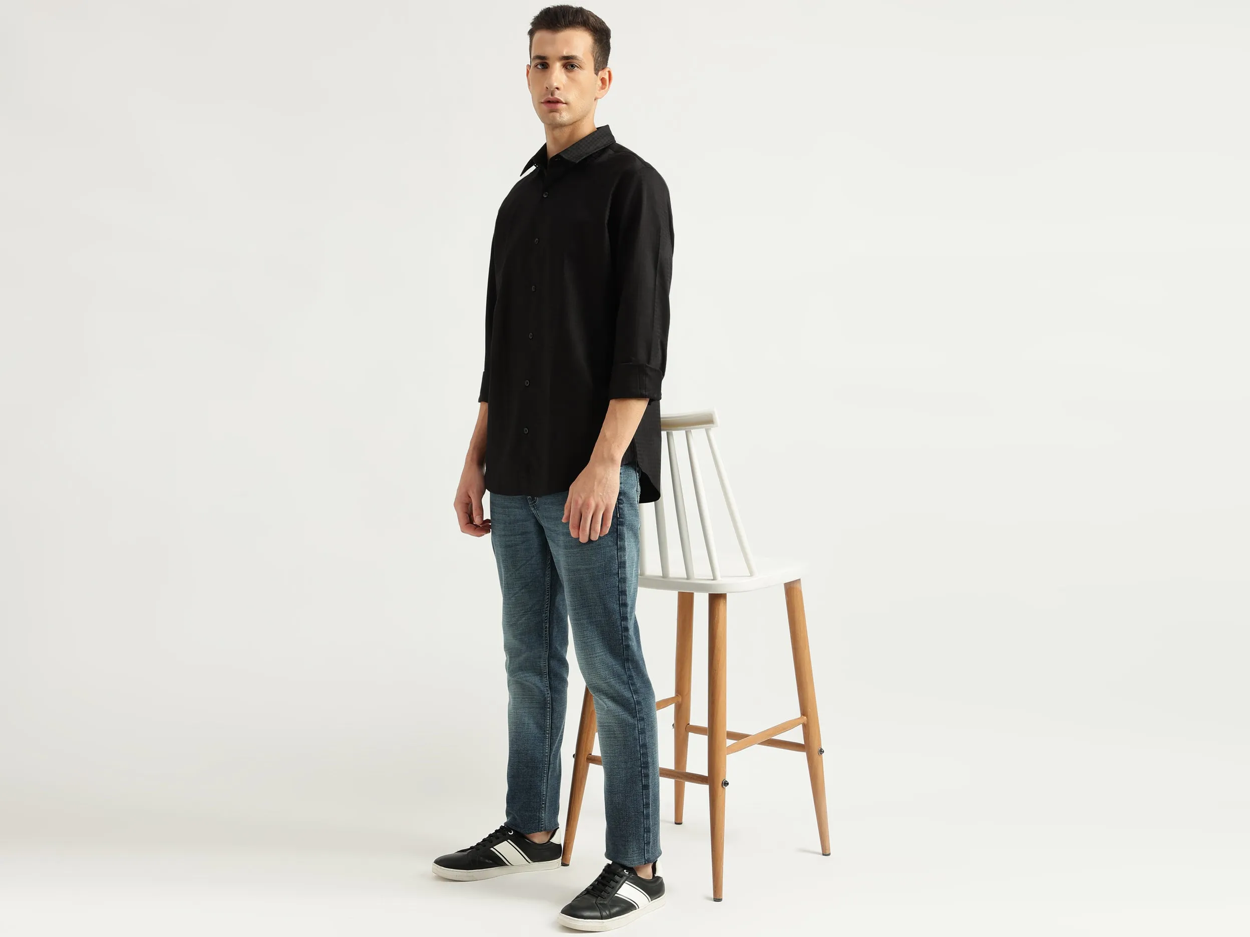 Men's Slim Fit Spread Collar Textured Shirts