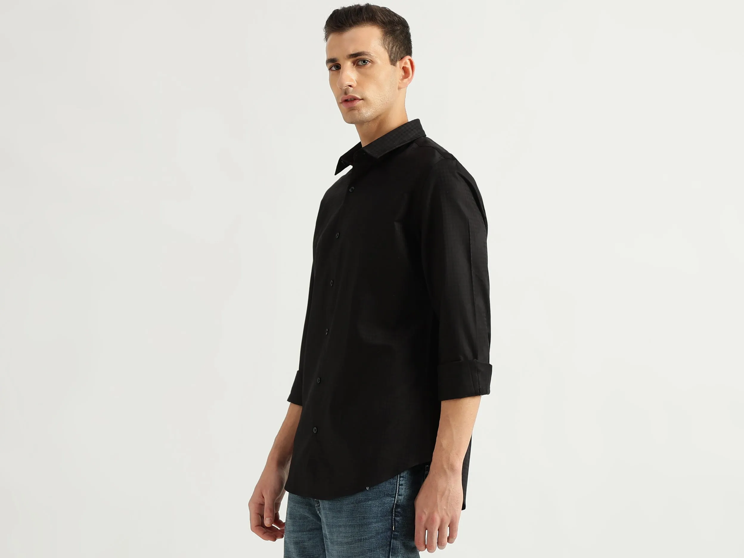 Men's Slim Fit Spread Collar Textured Shirts