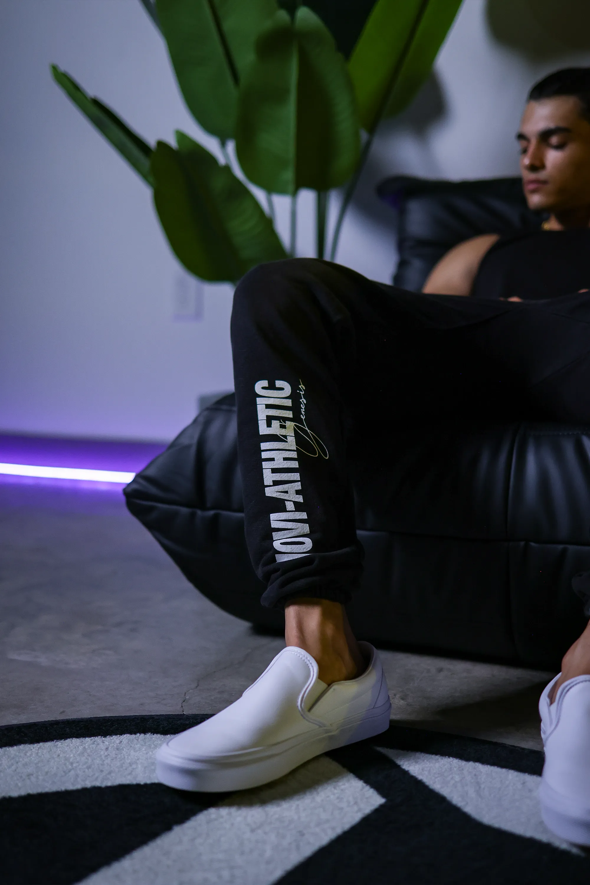 SIGNATURE JOGGERS - BLACK