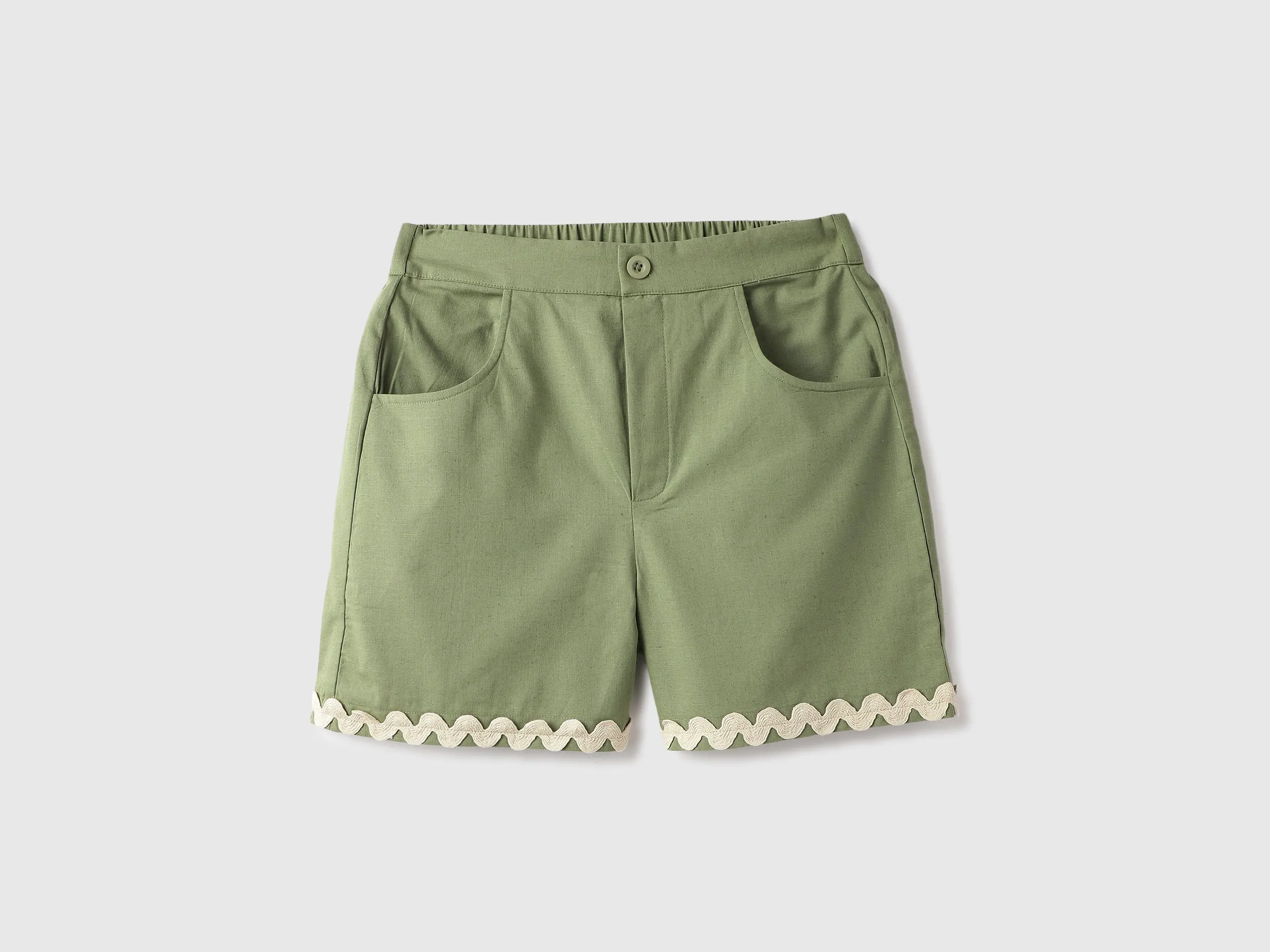 Solid Regular Fit Wavy Lace Detail Shorts