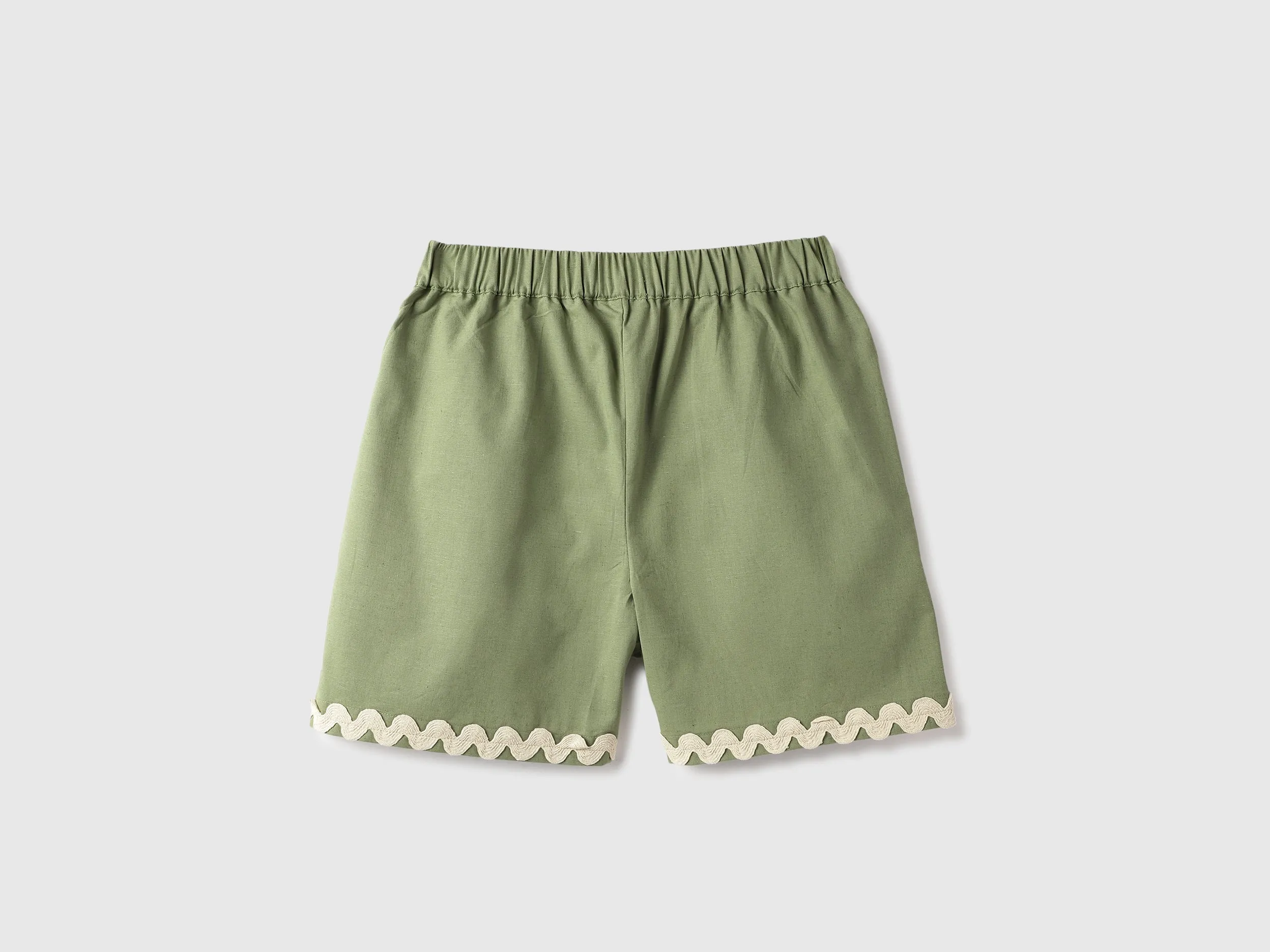 Solid Regular Fit Wavy Lace Detail Shorts