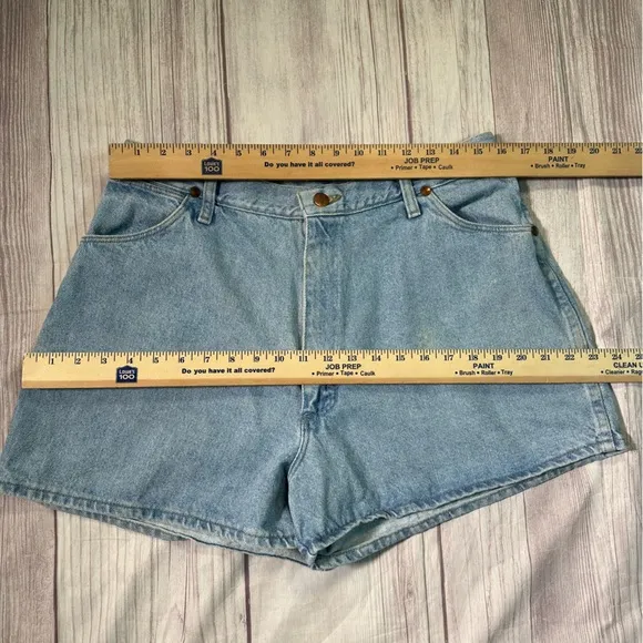Women’s Vintage Wrangler USA Light Wash High Waisted CW015SW 80s Denim Shorts