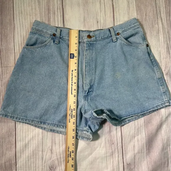 Women’s Vintage Wrangler USA Light Wash High Waisted CW015SW 80s Denim Shorts
